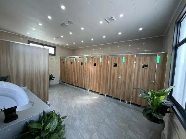 让妈妈带男娃上厕所不再难 公共场所第三卫生间建设使用情况调查